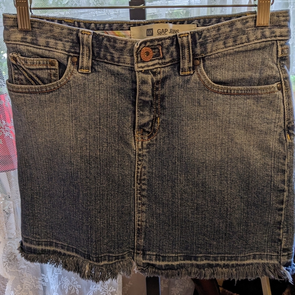 Gap Jean Skirt Size 2 30in Waist Fringe Bottom Back Pockets 14.5 in Length